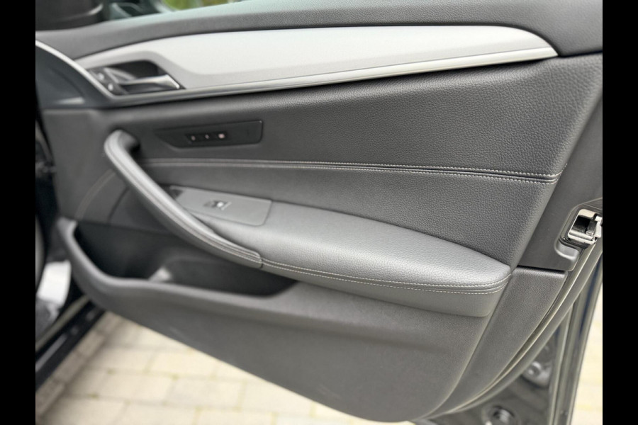 BMW 5 Serie Touring 520i High Executive Automaat | Apple CarPlay | Leren bekleding | Stoelverwarming | LED verlichting | Comfortstoelen met