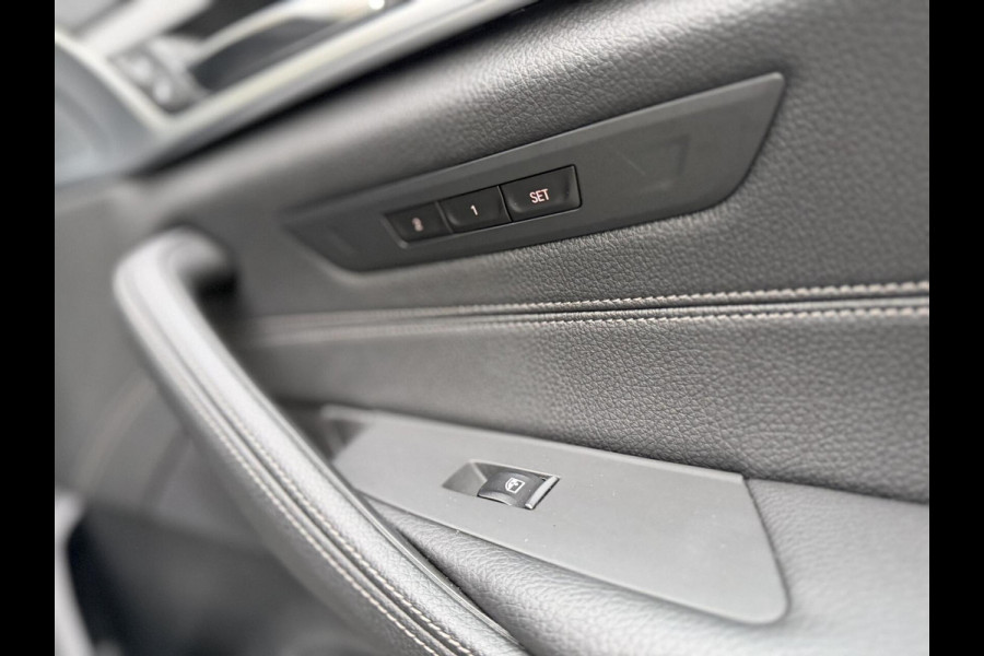 BMW 5 Serie Touring 520i High Executive Automaat | Apple CarPlay | Leren bekleding | Stoelverwarming | LED verlichting | Comfortstoelen met
