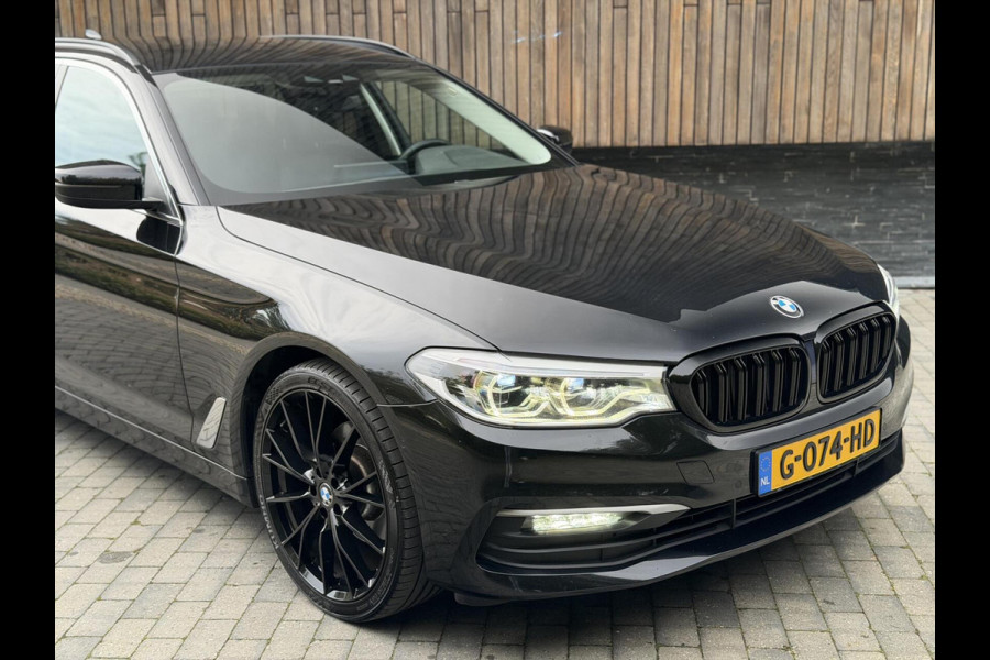 BMW 5 Serie Touring 520i High Executive Automaat | Apple CarPlay | Leren bekleding | Stoelverwarming | LED verlichting | Comfortstoelen met