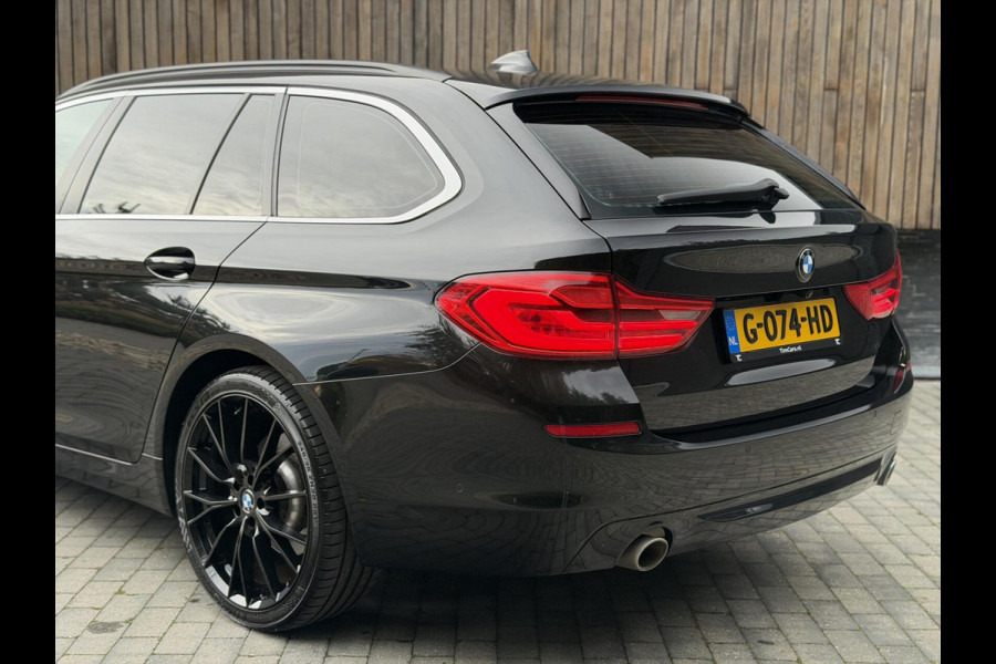 BMW 5 Serie Touring 520i High Executive Automaat | Apple CarPlay | Leren bekleding | Stoelverwarming | LED verlichting | Comfortstoelen met