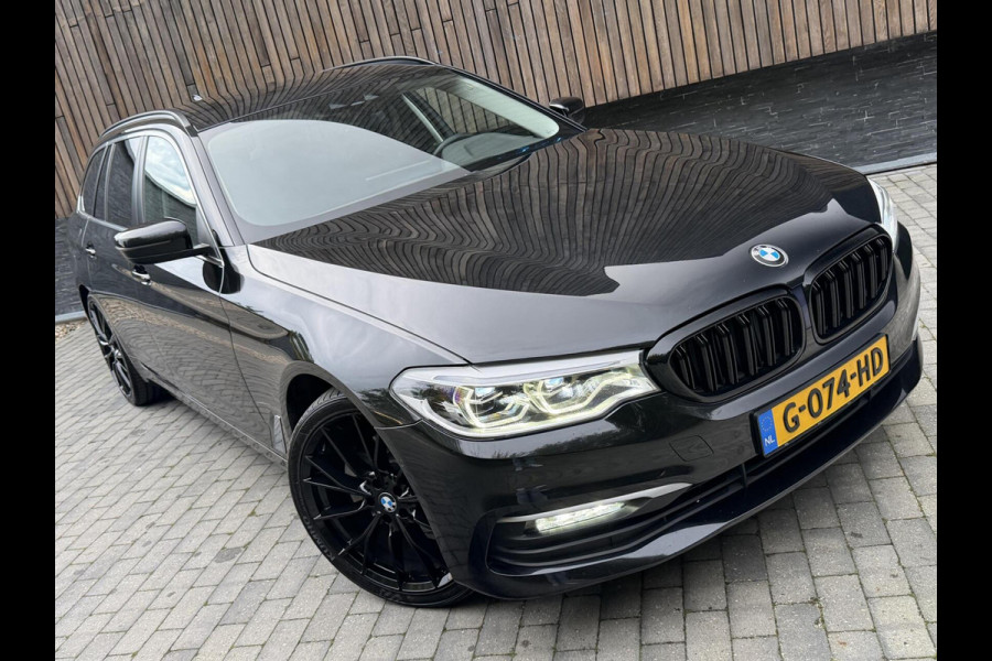 BMW 5 Serie Touring 520i High Executive Automaat | Apple CarPlay | Leren bekleding | Stoelverwarming | LED verlichting | Comfortstoelen met