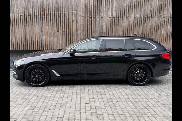 BMW 5 Serie Touring 520i High Executive Automaat | Apple CarPlay | Leren bekleding | Stoelverwarming | LED verlichting | Comfortstoelen met