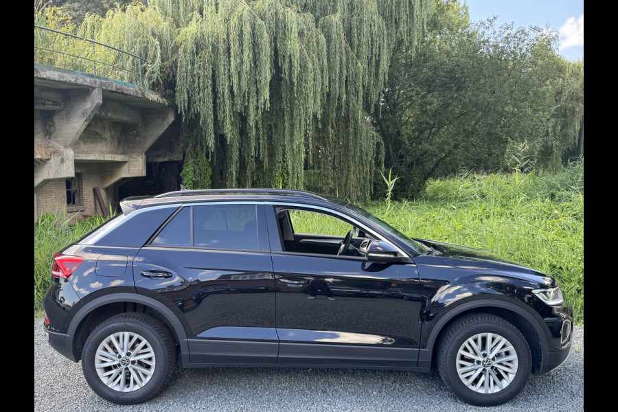 Volkswagen T-Roc TSI 115PK LIFE NAVI/PDC/CARPLAY
