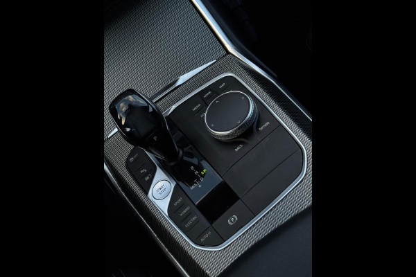 BMW 3 Serie Touring 330e M sport individual, dravitgrau, panodak,laser led, elec bedienbare trekhaak, vol opties, nl auto met nap