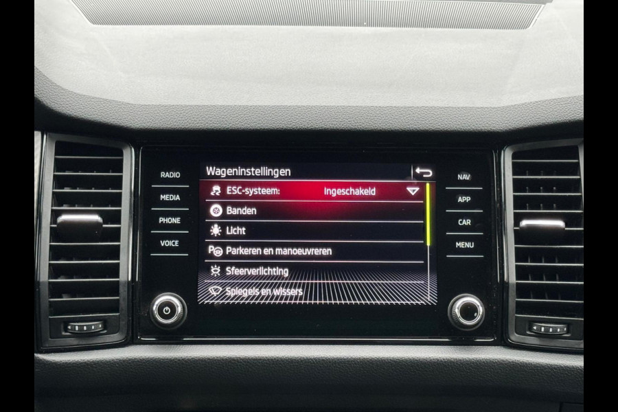 Škoda Kodiaq 1.5 TSI SPORTLINE Business 7 persoons, achteruitrijcamera,luxe uitvoering, nl auto met nap