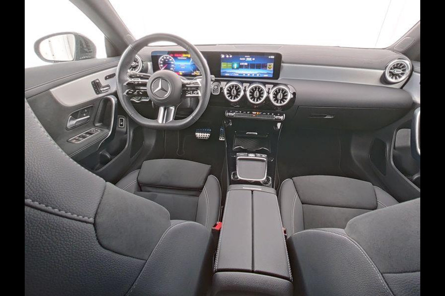 Mercedes-Benz CLA-Klasse Shooting Brake 250 e AMG Line / ACC / Memory / Head Up / Elek Stoelen / 360 Camera / Lane Assist / 19 Inc
