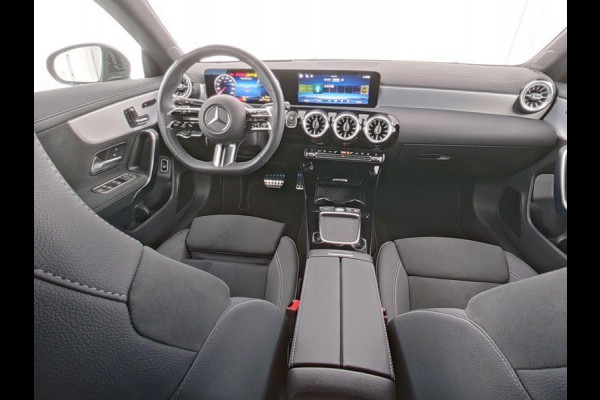 Mercedes-Benz CLA-Klasse Shooting Brake 250 e AMG Line / ACC / Memory / Head Up / Elek Stoelen / 360 Camera / Lane Assist / 19 Inc