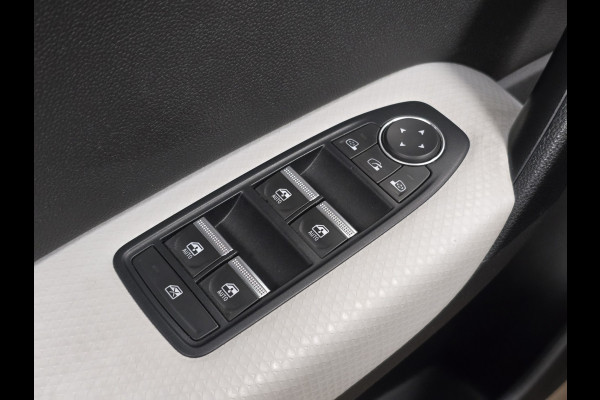 Renault Captur 1.6 E-Tech Plug-in Hybrid 160 Intens CAMERA PARKEERSENSOREN VOOR EN ACHTER STOELVERWARMING CRUISE CONTROL NAVI