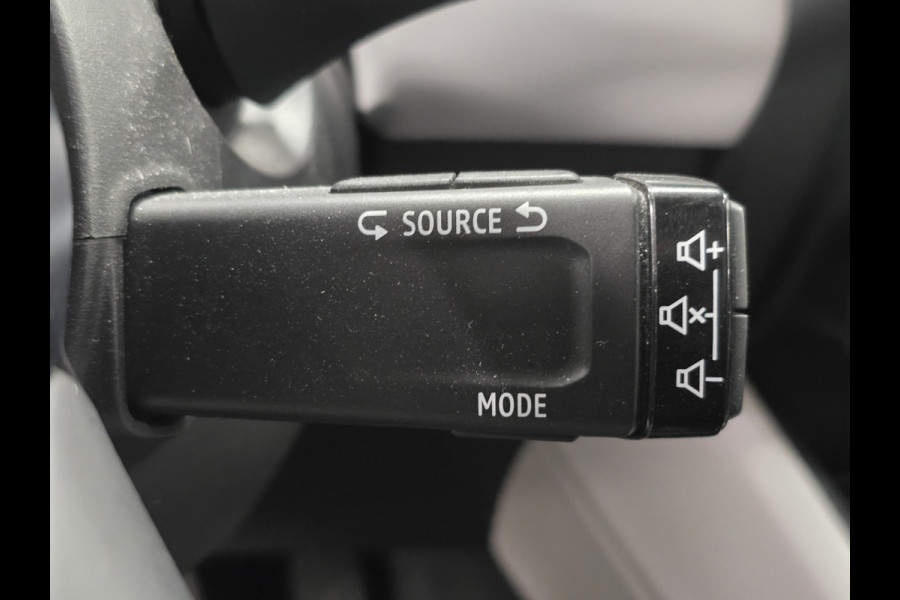 Renault Captur 1.6 E-Tech Plug-in Hybrid 160 Intens CAMERA PARKEERSENSOREN VOOR EN ACHTER STOELVERWARMING CRUISE CONTROL NAVI