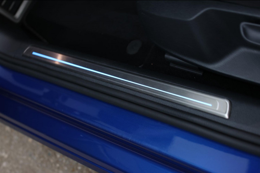 Volkswagen Golf 2.0 TSI 4Motion R *Akra*Pano*DCC*Dynaudio*Camera*