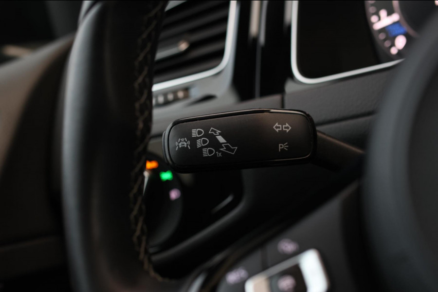 Volkswagen Golf 2.0 TSI 4Motion R *Akra*Pano*DCC*Dynaudio*Camera*