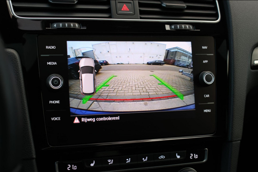 Volkswagen Golf 2.0 TSI 4Motion R *Akra*Pano*DCC*Dynaudio*Camera*