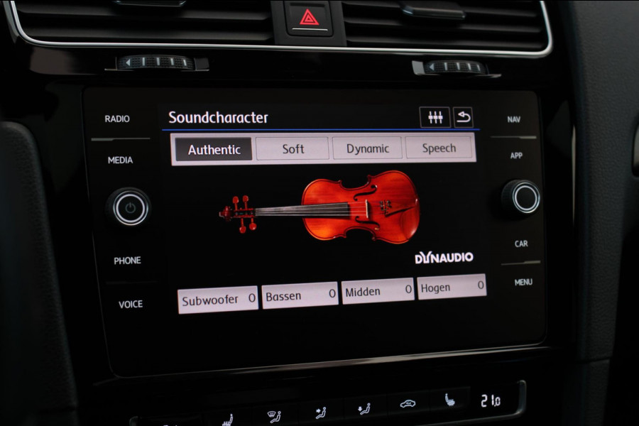 Volkswagen Golf 2.0 TSI 4Motion R *Akra*Pano*DCC*Dynaudio*Camera*