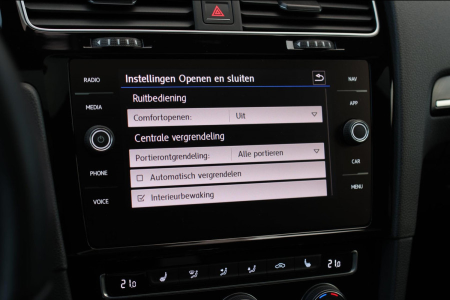 Volkswagen Golf 2.0 TSI 4Motion R *Akra*Pano*DCC*Dynaudio*Camera*