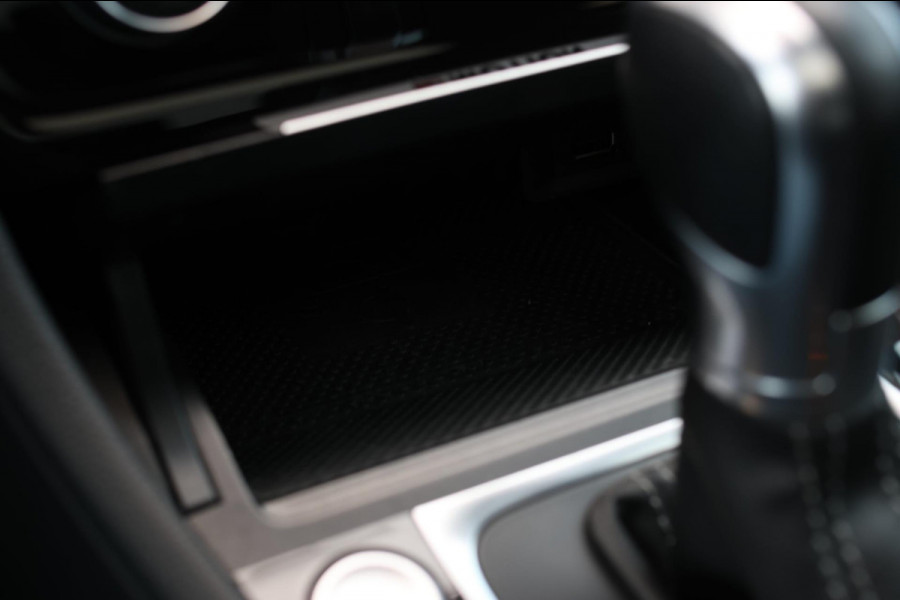 Volkswagen Golf 2.0 TSI 4Motion R *Akra*Pano*DCC*Dynaudio*Camera*