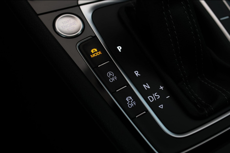 Volkswagen Golf 2.0 TSI 4Motion R *Akra*Pano*DCC*Dynaudio*Camera*