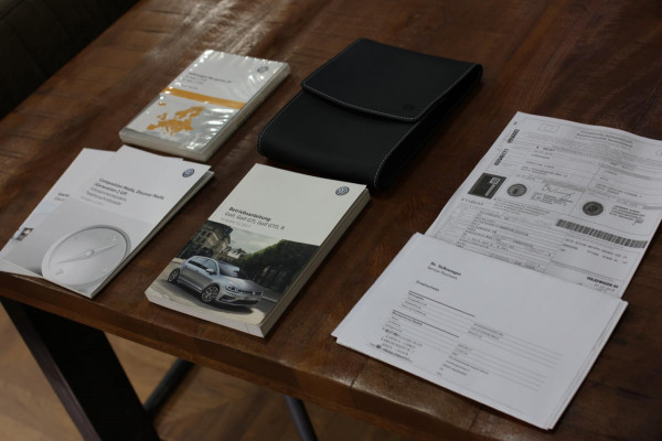 Volkswagen Golf 2.0 TSI 4Motion R *Akra*Pano*DCC*Dynaudio*Camera*