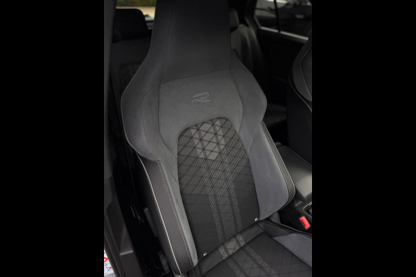 Volkswagen Golf 1.5 eTSI 3x R-Line CarPlay Camera