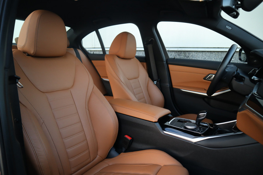 BMW 3-serie 330e High Executive Adaptieve cruise / 360 / Head-up / Harman Kardon / Dode hoek / Leder /