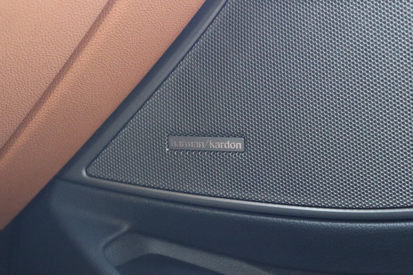 BMW 3-serie 330e High Executive Adaptieve cruise / 360 / Head-up / Harman Kardon / Dode hoek / Leder /