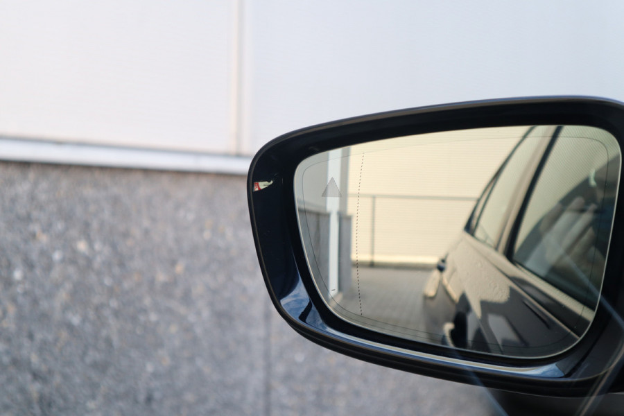 BMW 3-serie 330e High Executive Adaptieve cruise / 360 / Head-up / Harman Kardon / Dode hoek / Leder /