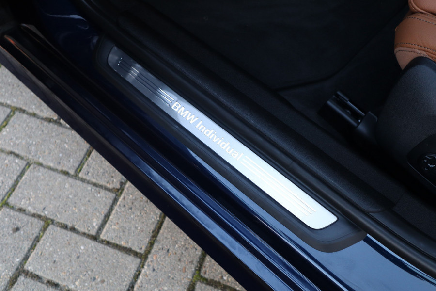 BMW 3-serie 330e High Executive Adaptieve cruise / 360 / Head-up / Harman Kardon / Dode hoek / Leder /