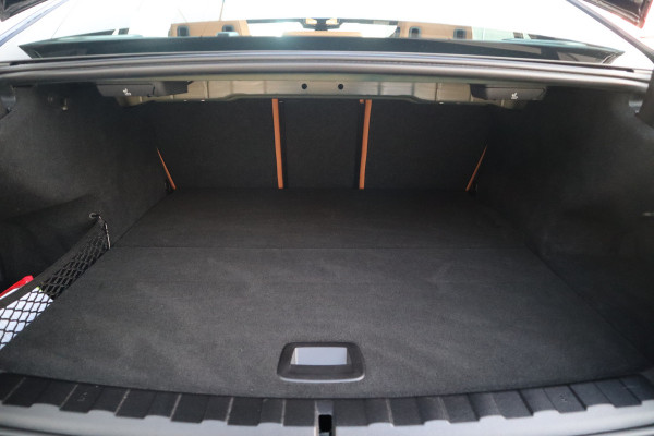 BMW 3-serie 330e High Executive Adaptieve cruise / 360 / Head-up / Harman Kardon / Dode hoek / Leder /