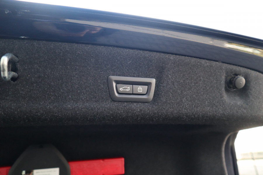 BMW 3-serie 330e High Executive Adaptieve cruise / 360 / Head-up / Harman Kardon / Dode hoek / Leder /
