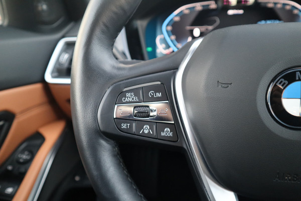BMW 3-serie 330e High Executive Adaptieve cruise / 360 / Head-up / Harman Kardon / Dode hoek / Leder /