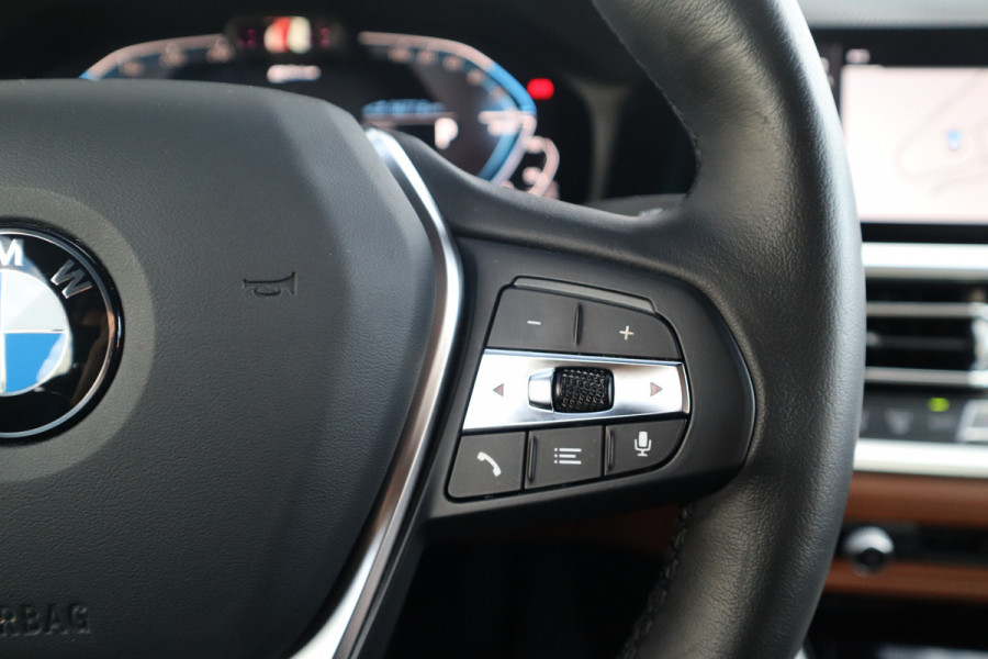 BMW 3-serie 330e High Executive Adaptieve cruise / 360 / Head-up / Harman Kardon / Dode hoek / Leder /