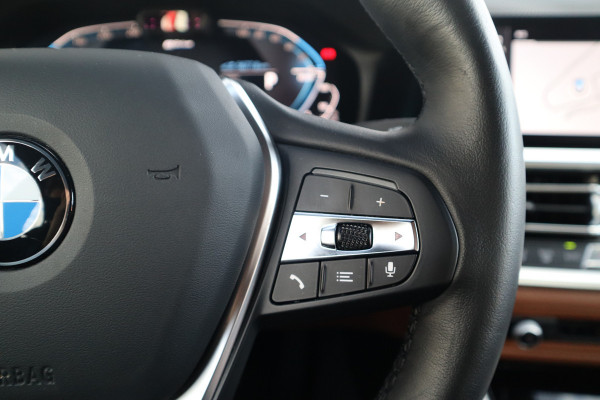 BMW 3-serie 330e High Executive Adaptieve cruise / 360 / Head-up / Harman Kardon / Dode hoek / Leder /