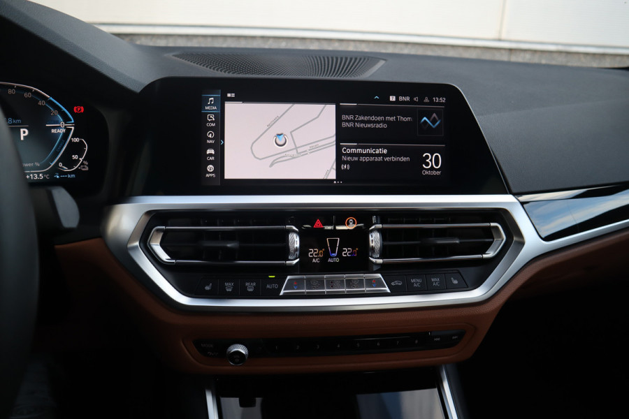 BMW 3-serie 330e High Executive Adaptieve cruise / 360 / Head-up / Harman Kardon / Dode hoek / Leder /