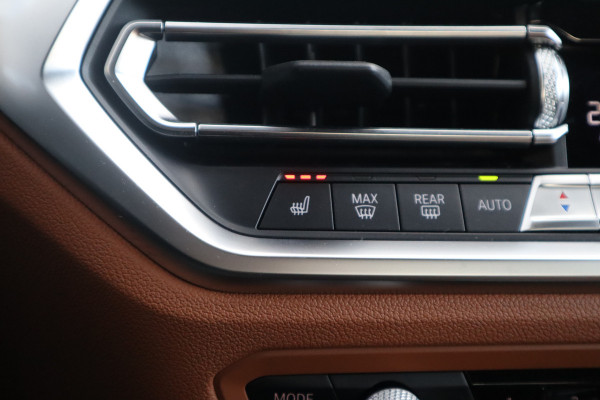 BMW 3-serie 330e High Executive Adaptieve cruise / 360 / Head-up / Harman Kardon / Dode hoek / Leder /