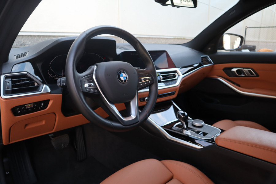 BMW 3-serie 330e High Executive Adaptieve cruise / 360 / Head-up / Harman Kardon / Dode hoek / Leder /