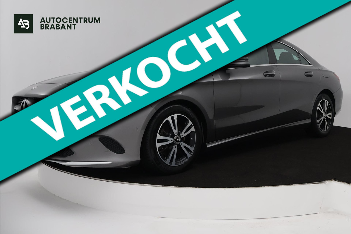 Mercedes-Benz CLA-Klasse 180 Ambition (ACHTERUITRIJCAMERA, CRUISE CONTROL, PARKEERSENSOREN, NAVIGATIE, BLUETOOTH, AIRCO)