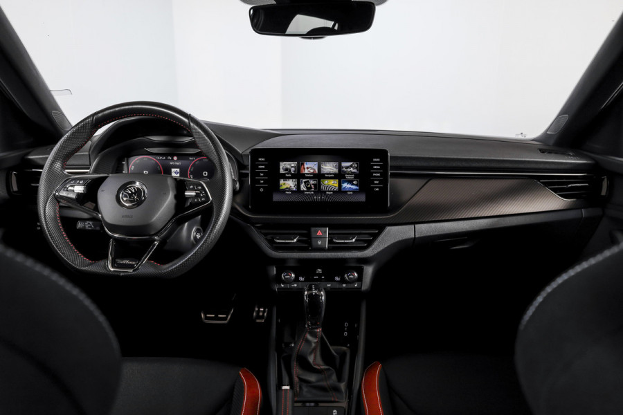 Škoda Kamiq 1.5 TSI ACT 150 PK Monte Carlo - Automaat | Pano | Elek. Trekhaak | Dig. Cockpit | Adapt. Cruise | Stoel+-stuurverw. | PDC | Camera | NAV + App. Connect | ECC | DAB | LM 18" |