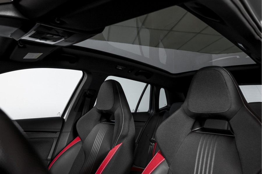 Škoda Kamiq 1.5 TSI ACT 150 PK Monte Carlo - Automaat | Pano | Elek. Trekhaak | Dig. Cockpit | Adapt. Cruise | Stoel+-stuurverw. | PDC | Camera | NAV + App. Connect | ECC | DAB | LM 18" |