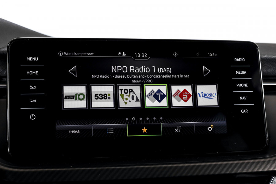 Škoda Kamiq 1.5 TSI ACT 150 PK Monte Carlo - Automaat | Pano | Elek. Trekhaak | Dig. Cockpit | Adapt. Cruise | Stoel+-stuurverw. | PDC | Camera | NAV + App. Connect | ECC | DAB | LM 18" |