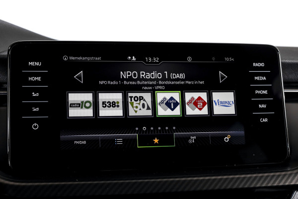 Škoda Kamiq 1.5 TSI ACT 150 PK Monte Carlo - Automaat | Pano | Elek. Trekhaak | Dig. Cockpit | Adapt. Cruise | Stoel+-stuurverw. | PDC | Camera | NAV + App. Connect | ECC | DAB | LM 18" |