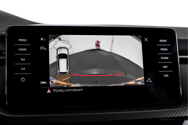 Škoda Kamiq 1.5 TSI ACT 150 PK Monte Carlo - Automaat | Pano | Elek. Trekhaak | Dig. Cockpit | Adapt. Cruise | Stoel+-stuurverw. | PDC | Camera | NAV + App. Connect | ECC | DAB | LM 18" |