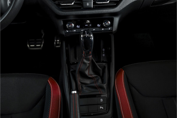 Škoda Kamiq 1.5 TSI ACT 150 PK Monte Carlo - Automaat | Pano | Elek. Trekhaak | Dig. Cockpit | Adapt. Cruise | Stoel+-stuurverw. | PDC | Camera | NAV + App. Connect | ECC | DAB | LM 18" |