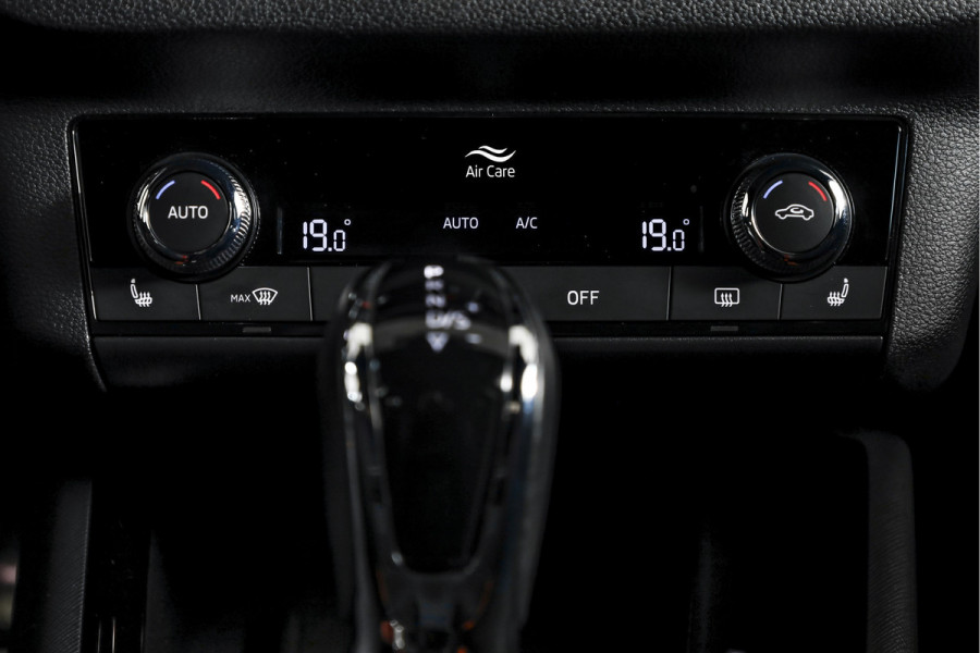 Škoda Kamiq 1.5 TSI ACT 150 PK Monte Carlo - Automaat | Pano | Elek. Trekhaak | Dig. Cockpit | Adapt. Cruise | Stoel+-stuurverw. | PDC | Camera | NAV + App. Connect | ECC | DAB | LM 18" |