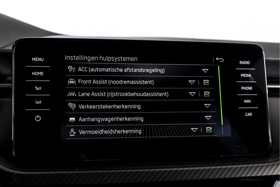 Škoda Kamiq 1.5 TSI ACT 150 PK Monte Carlo - Automaat | Pano | Elek. Trekhaak | Dig. Cockpit | Adapt. Cruise | Stoel+-stuurverw. | PDC | Camera | NAV + App. Connect | ECC | DAB | LM 18" |