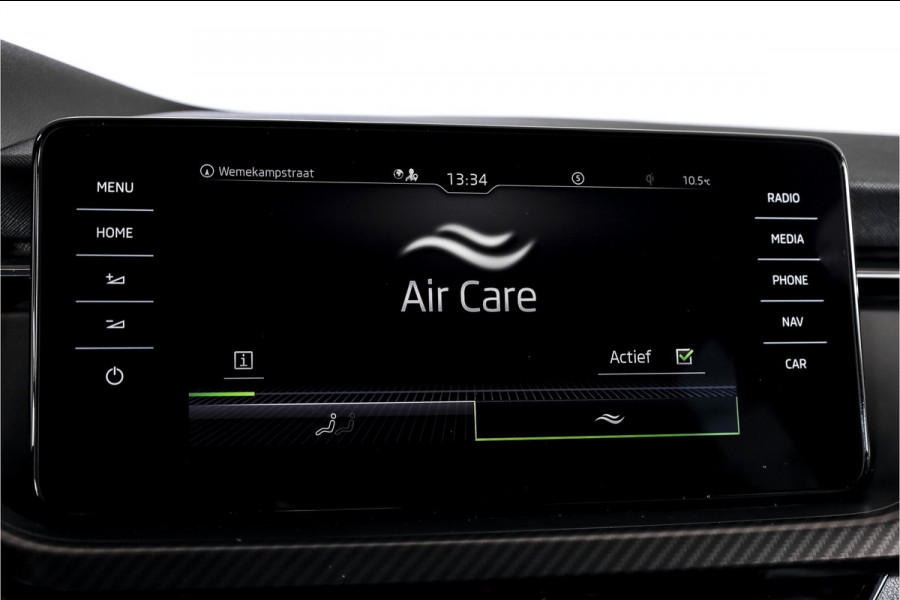 Škoda Kamiq 1.5 TSI ACT 150 PK Monte Carlo - Automaat | Pano | Elek. Trekhaak | Dig. Cockpit | Adapt. Cruise | Stoel+-stuurverw. | PDC | Camera | NAV + App. Connect | ECC | DAB | LM 18" |