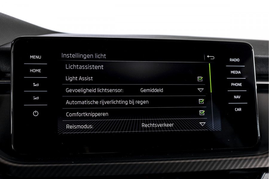 Škoda Kamiq 1.5 TSI ACT 150 PK Monte Carlo - Automaat | Pano | Elek. Trekhaak | Dig. Cockpit | Adapt. Cruise | Stoel+-stuurverw. | PDC | Camera | NAV + App. Connect | ECC | DAB | LM 18" |