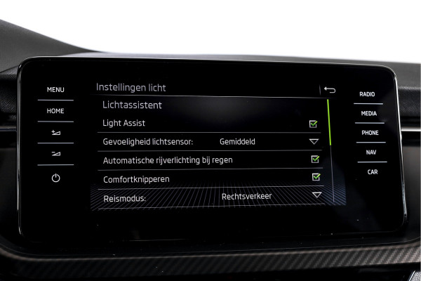 Škoda Kamiq 1.5 TSI ACT 150 PK Monte Carlo - Automaat | Pano | Elek. Trekhaak | Dig. Cockpit | Adapt. Cruise | Stoel+-stuurverw. | PDC | Camera | NAV + App. Connect | ECC | DAB | LM 18" |