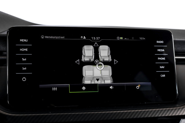 Škoda Kamiq 1.5 TSI ACT 150 PK Monte Carlo - Automaat | Pano | Elek. Trekhaak | Dig. Cockpit | Adapt. Cruise | Stoel+-stuurverw. | PDC | Camera | NAV + App. Connect | ECC | DAB | LM 18" |