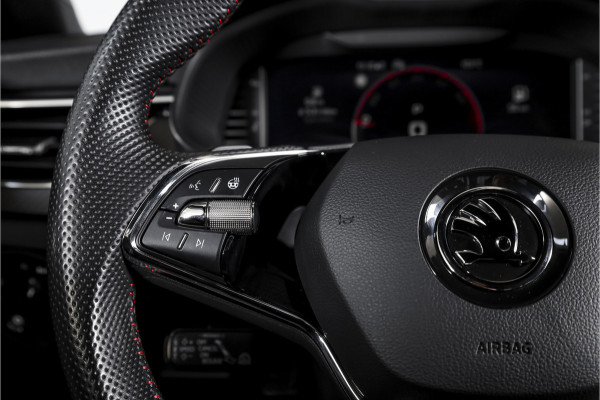 Škoda Kamiq 1.5 TSI ACT 150 PK Monte Carlo - Automaat | Pano | Elek. Trekhaak | Dig. Cockpit | Adapt. Cruise | Stoel+-stuurverw. | PDC | Camera | NAV + App. Connect | ECC | DAB | LM 18" |