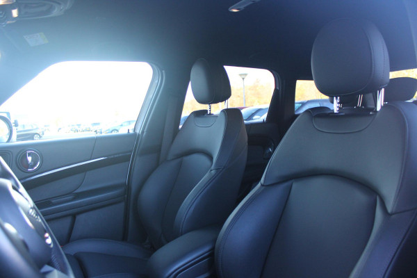 MINI Countryman 2.0 Cooper S E 220PK ALL4 CHILI | UNION JACK ACHTERLICHTEN | LEDEREN BEKLEDING | ELEKTRISCH BEDIENBARE VOORSTOELEN MET GEHEUGENFUNSCTIE OP DE BESTUURDERSSTOEL | STOEL/VOORRUIT VERWARMING | FULL LED KOPLAMPEN | DRAADLOZE APPLE CARPLAY/ANDROID AUTO | DRAADLOZE TELEFOONLADER | NAVIGATIE | EXTRA GETINTE ACHTERRUITEN | ZWART DAK | 18" LICHTMETALEN VELGEN BLACK 10 SPAAKS | ACHTERUITRIJ CAMERA | PARKEERSENSOREN VOOR EN ACHTER | CLIMATE CONTROL | KEYLESS ENTRY/START | HUD (HEAD UP DISPLAY) | ADAPTIVE CRUISE CONTROL | DAB+ RADIO | DONKERE HEMEL BEKLEDING |