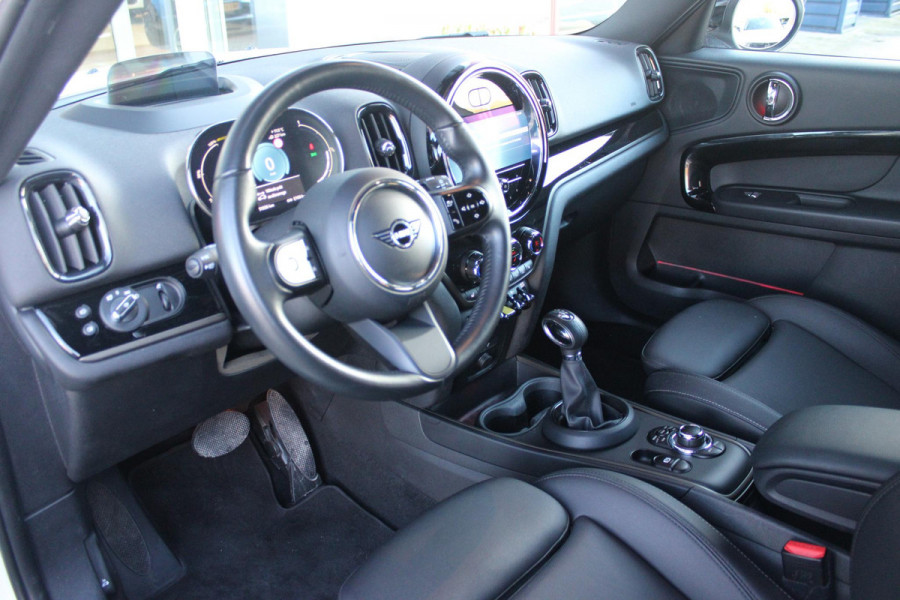 MINI Countryman 2.0 Cooper S E 220PK ALL4 CHILI | UNION JACK ACHTERLICHTEN | LEDEREN BEKLEDING | ELEKTRISCH BEDIENBARE VOORSTOELEN MET GEHEUGENFUNSCTIE OP DE BESTUURDERSSTOEL | STOEL/VOORRUIT VERWARMING | FULL LED KOPLAMPEN | DRAADLOZE APPLE CARPLAY/ANDROID AUTO | DRAADLOZE TELEFOONLADER | NAVIGATIE | EXTRA GETINTE ACHTERRUITEN | ZWART DAK | 18" LICHTMETALEN VELGEN BLACK 10 SPAAKS | ACHTERUITRIJ CAMERA | PARKEERSENSOREN VOOR EN ACHTER | CLIMATE CONTROL | KEYLESS ENTRY/START | HUD (HEAD UP DISPLAY) | ADAPTIVE CRUISE CONTROL | DAB+ RADIO | DONKERE HEMEL BEKLEDING |